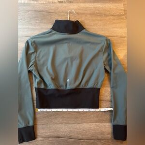 （SOLD）lululemon athletica Women's crop top